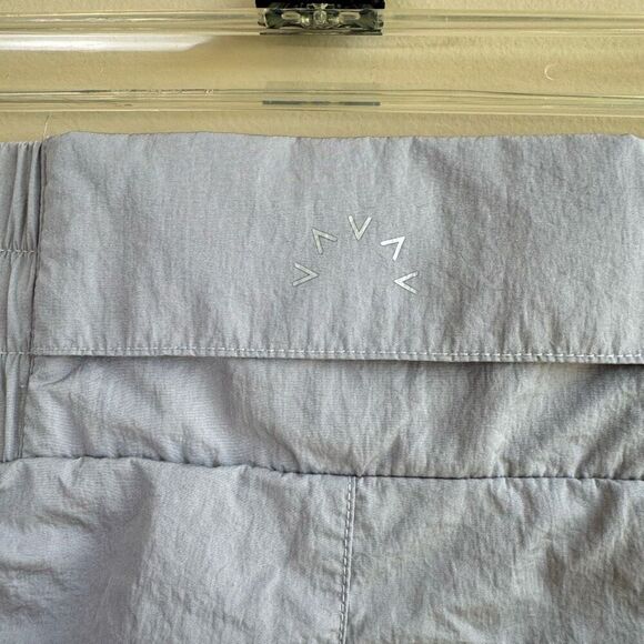 Varley Kallin Running Short Metallic Woven Lilac Women’s Size Large - Picture 3 of 6